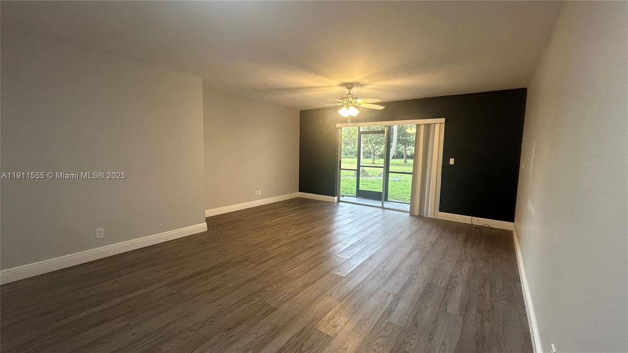 Active With Contract: $2,100 (2 beds, 2 baths, 995 Square Feet)