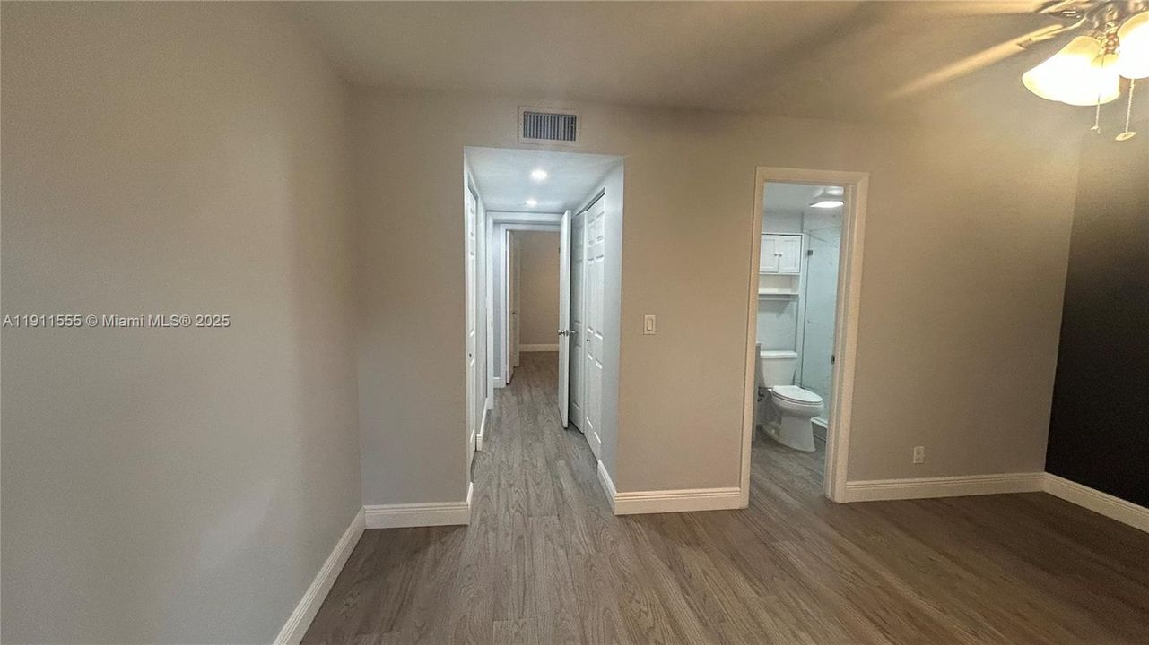 Active With Contract: $2,100 (2 beds, 2 baths, 995 Square Feet)