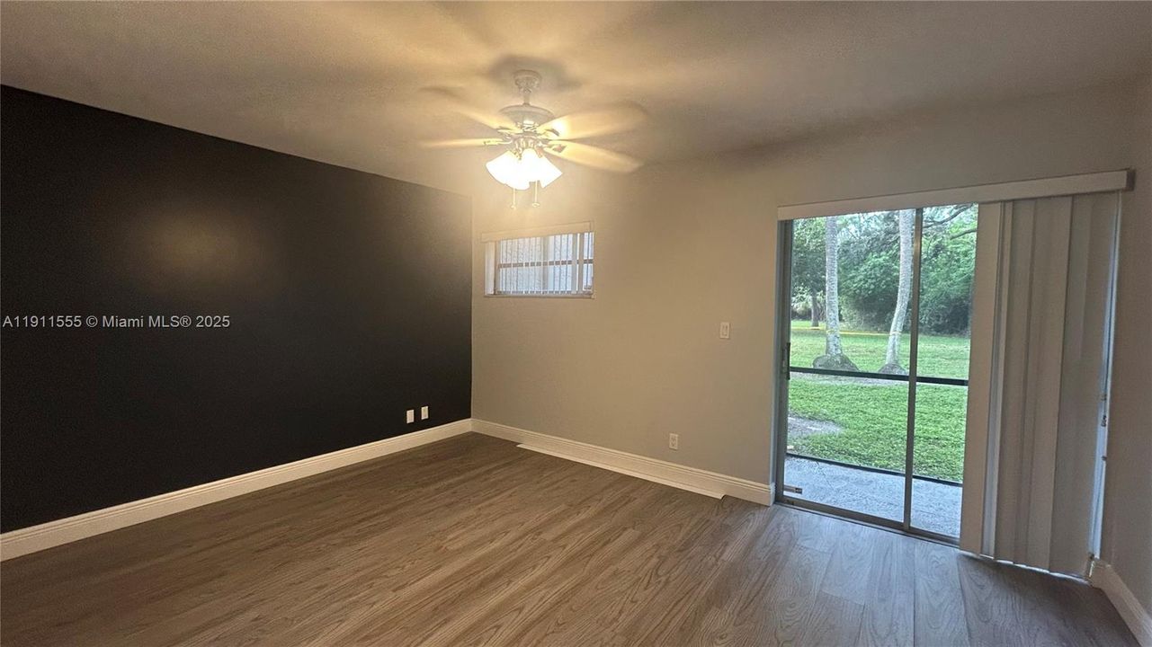 Active With Contract: $2,100 (2 beds, 2 baths, 995 Square Feet)