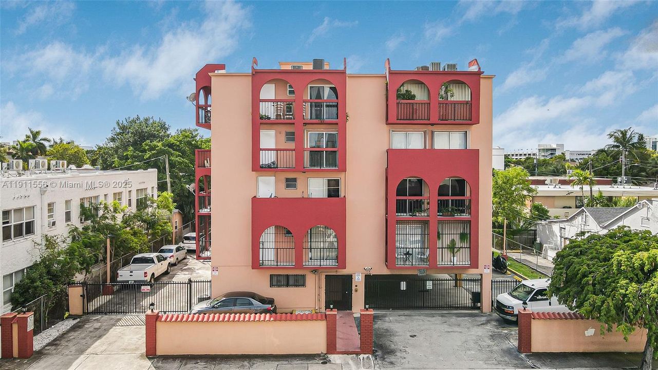 最近租的: $2,250 (2 贝兹, 2 浴室, 907 平方英尺)