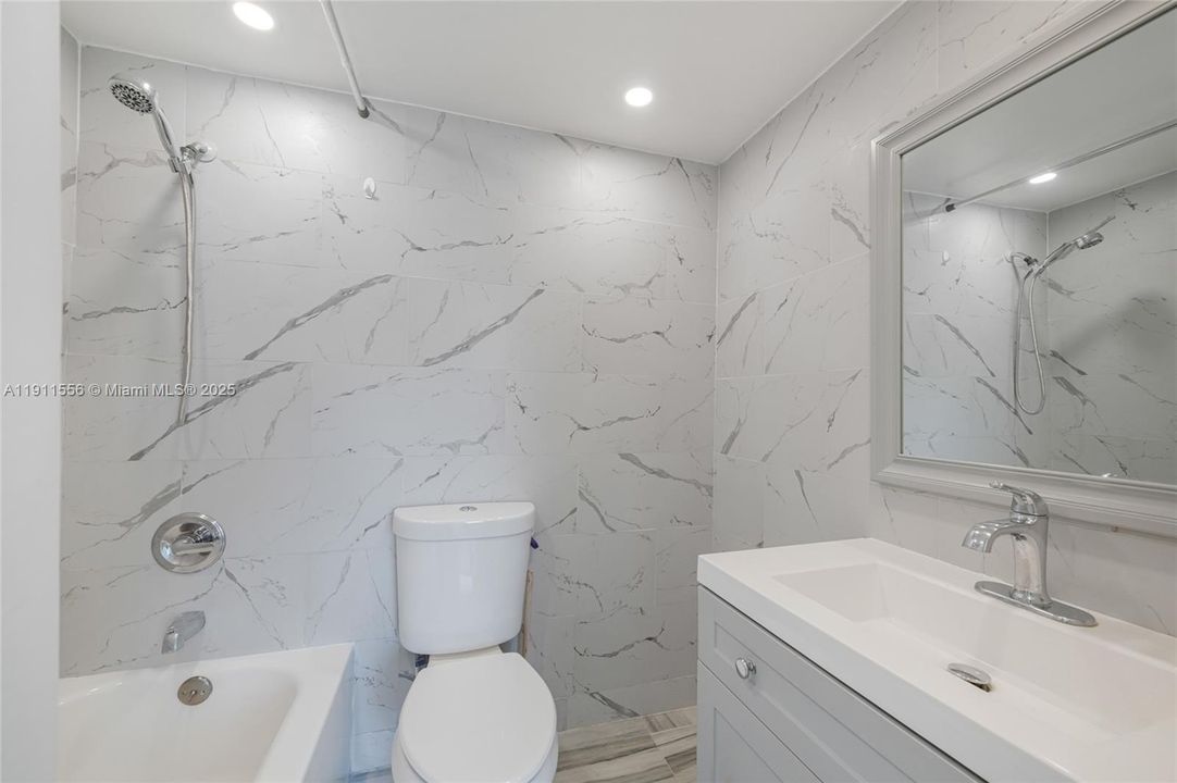 最近租的: $2,250 (2 贝兹, 2 浴室, 907 平方英尺)