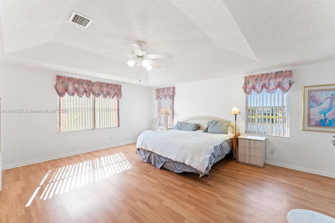 待售: $987,500 (4 贝兹, 3 浴室, 2846 平方英尺)