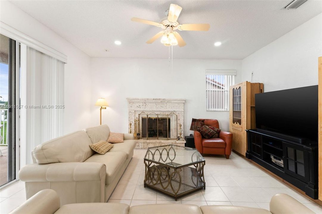 待售: $987,500 (4 贝兹, 3 浴室, 2846 平方英尺)