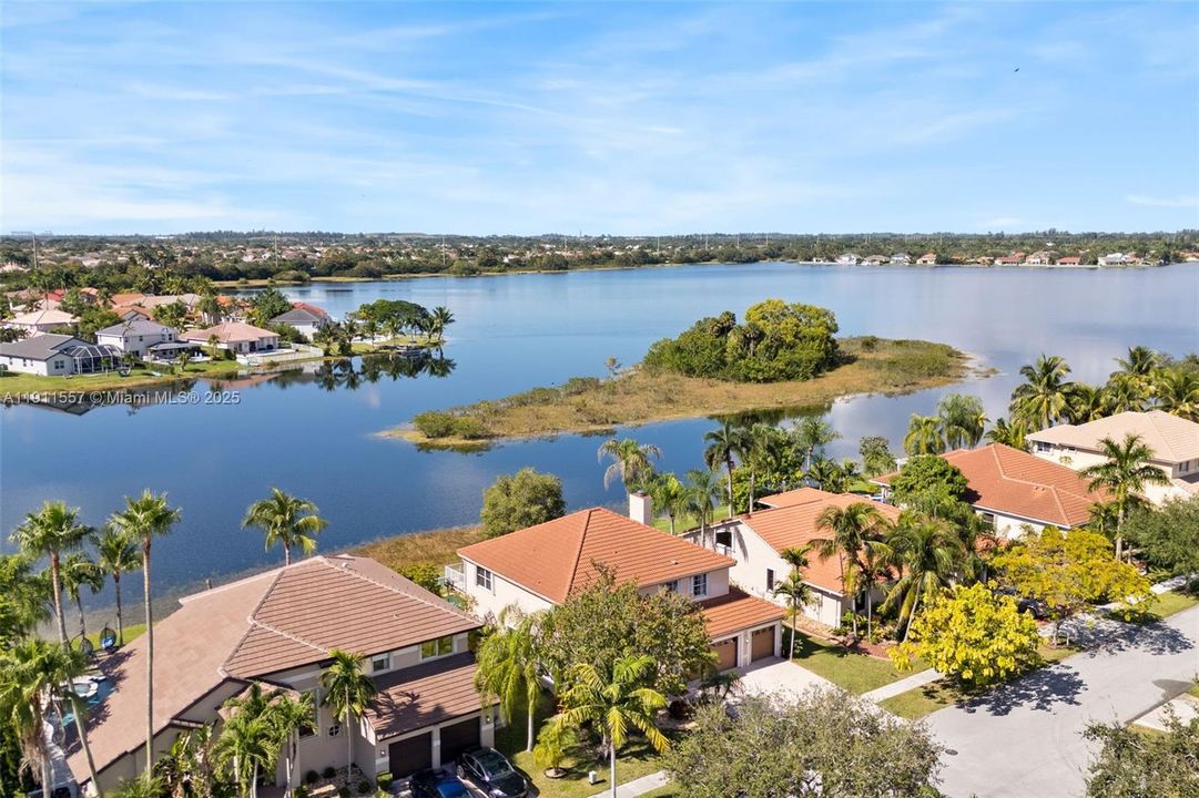 待售: $987,500 (4 贝兹, 3 浴室, 2846 平方英尺)