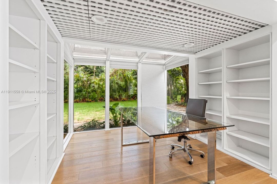 For Rent: $27,000 (6 beds, 4 baths, 5330 Square Feet)