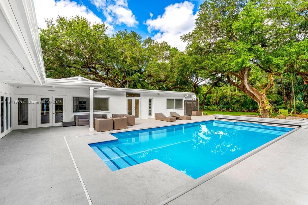 For Rent: $27,000 (6 beds, 4 baths, 5330 Square Feet)