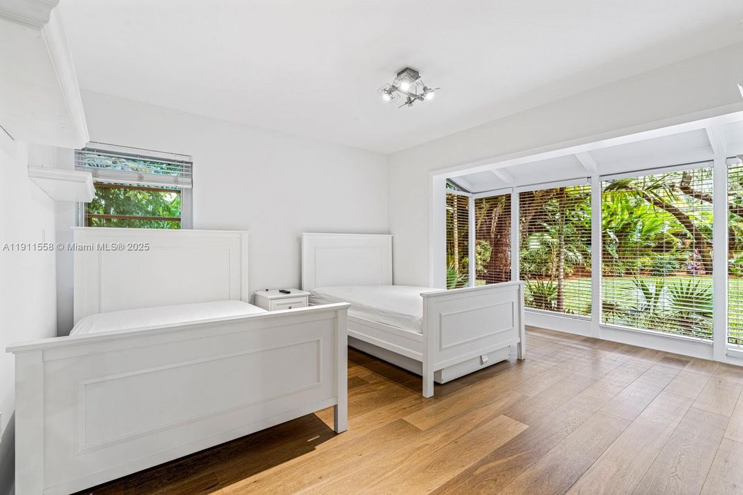 For Rent: $27,000 (6 beds, 4 baths, 5330 Square Feet)