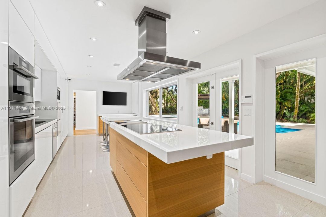 For Rent: $27,000 (6 beds, 4 baths, 5330 Square Feet)