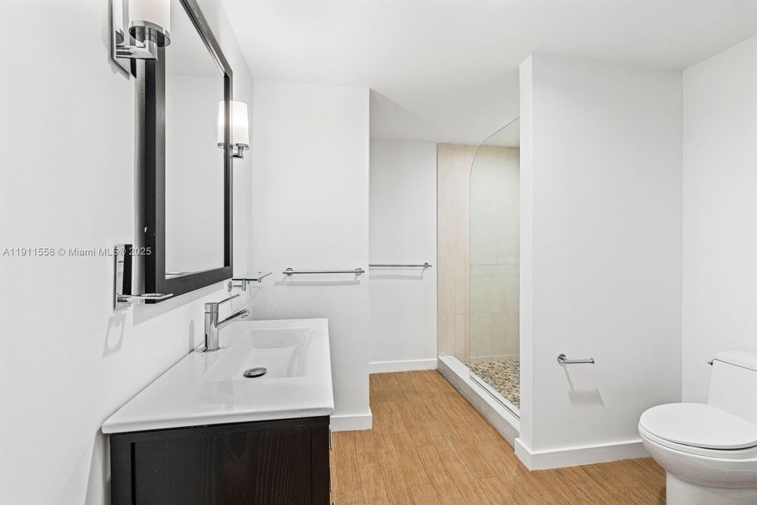 For Rent: $27,000 (6 beds, 4 baths, 5330 Square Feet)