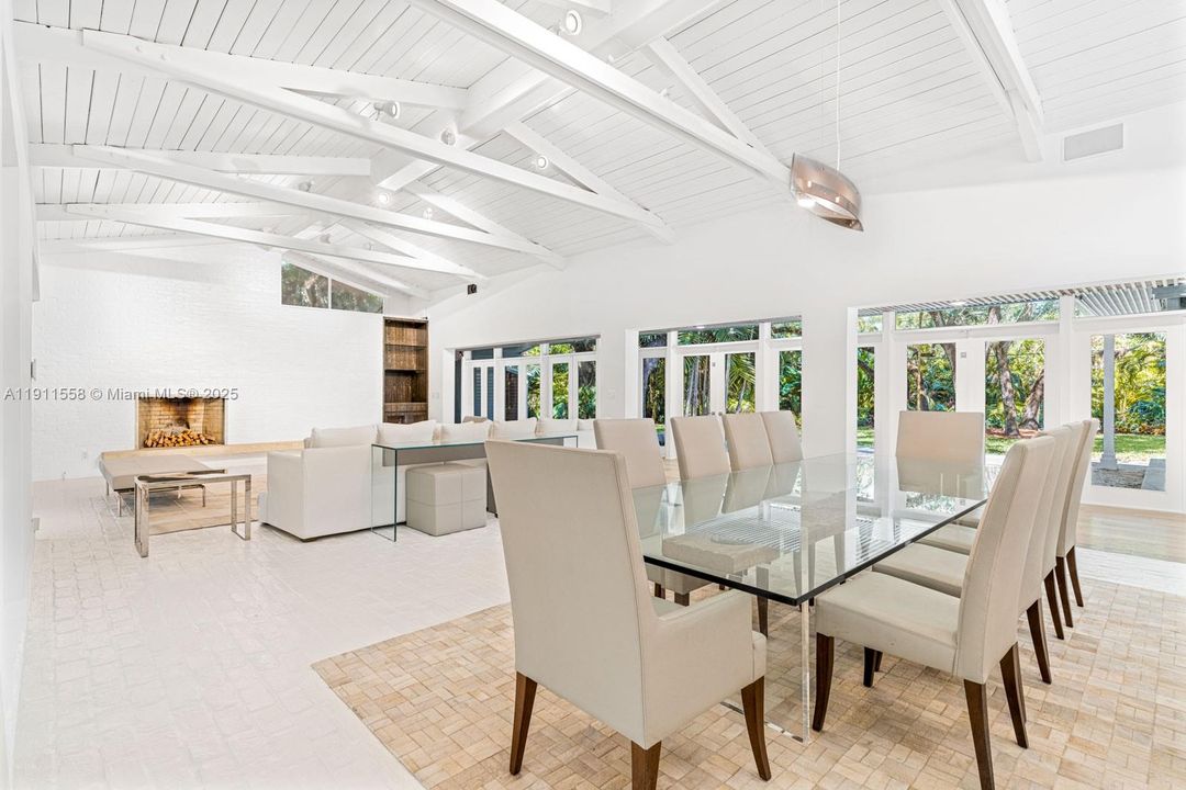 For Rent: $27,000 (6 beds, 4 baths, 5330 Square Feet)