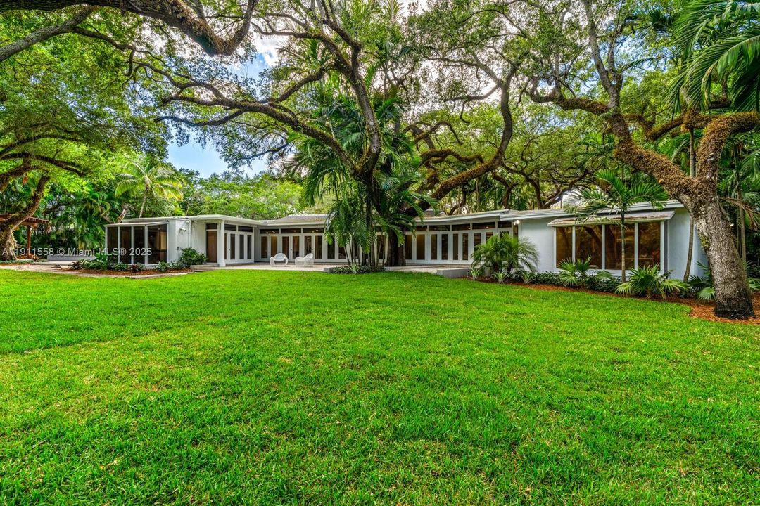 For Rent: $27,000 (6 beds, 4 baths, 5330 Square Feet)