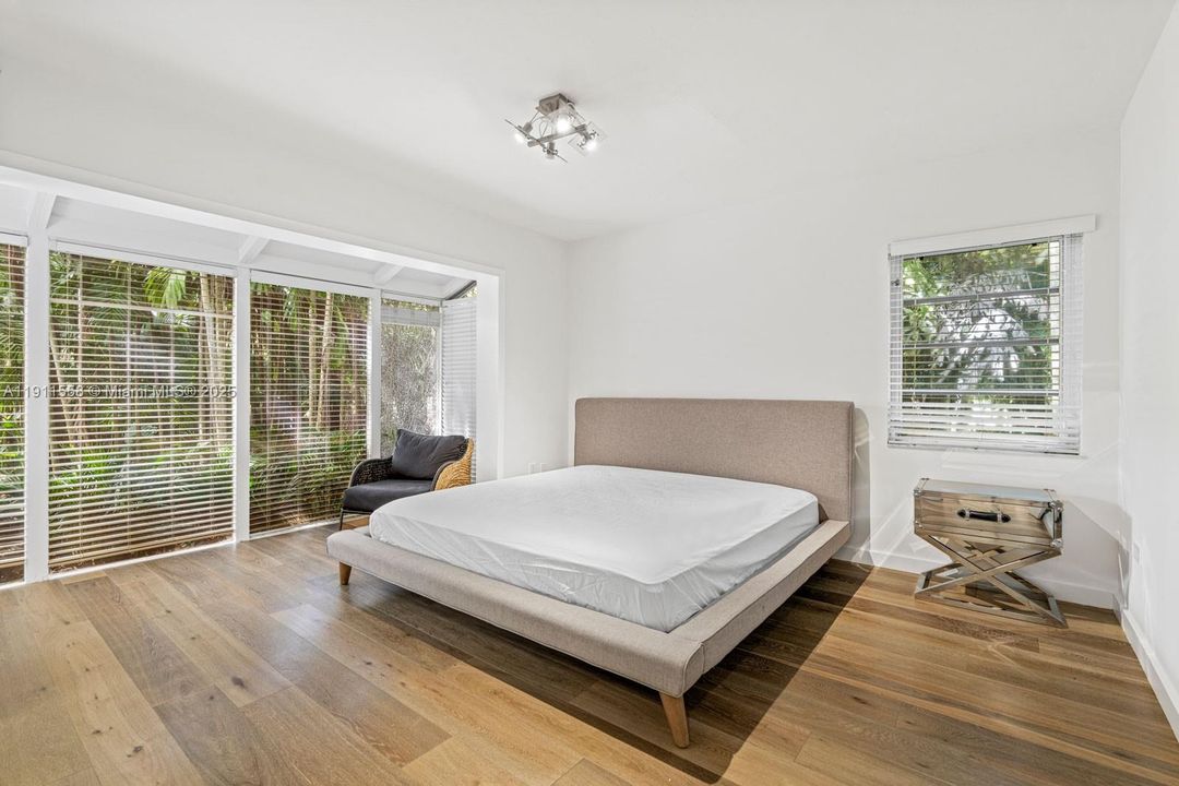 For Rent: $27,000 (6 beds, 4 baths, 5330 Square Feet)