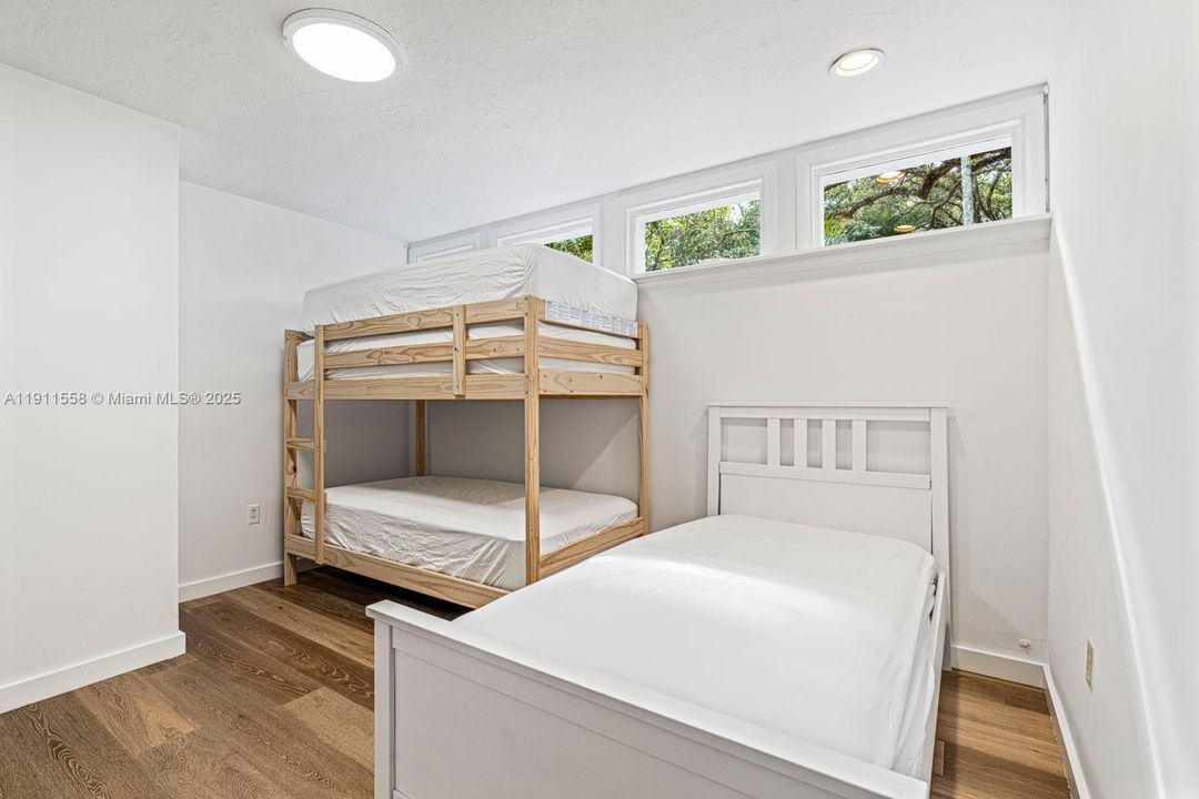 For Rent: $27,000 (6 beds, 4 baths, 5330 Square Feet)