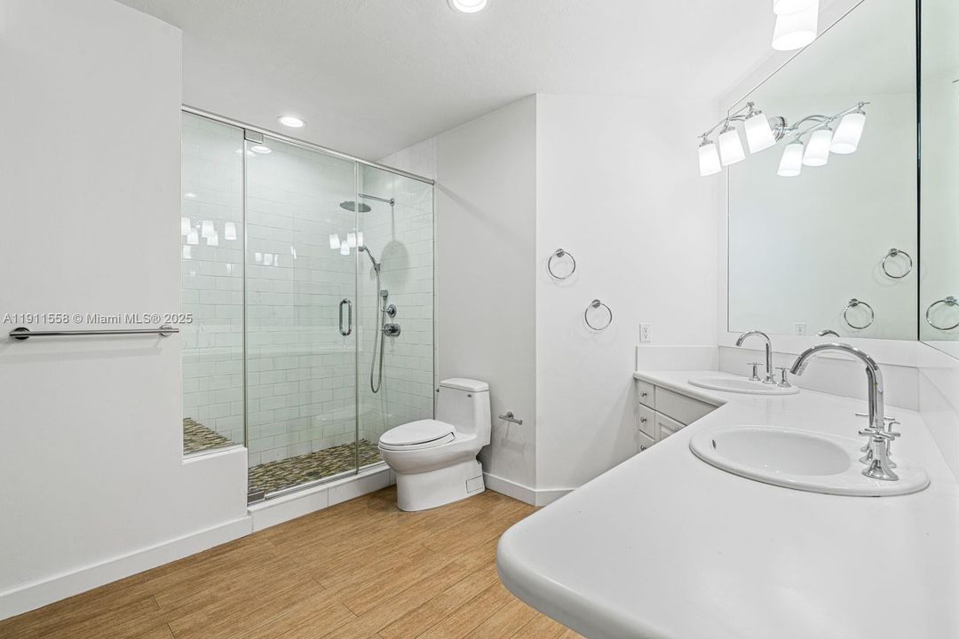 For Rent: $27,000 (6 beds, 4 baths, 5330 Square Feet)