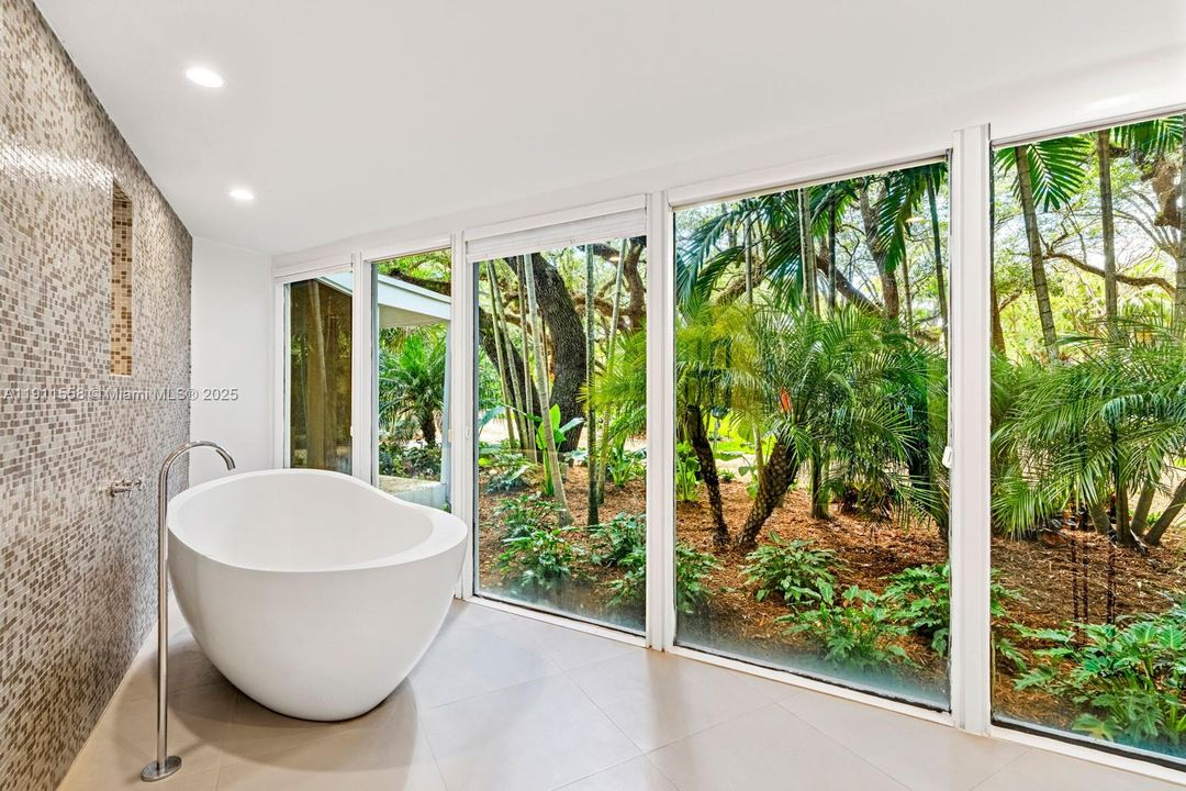 For Rent: $27,000 (6 beds, 4 baths, 5330 Square Feet)