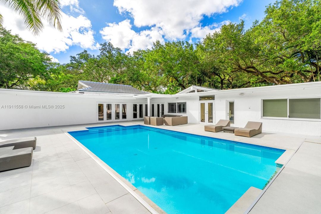 For Rent: $27,000 (6 beds, 4 baths, 5330 Square Feet)