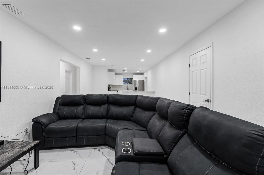 待售: $550,000 (3 贝兹, 2 浴室, 1388 平方英尺)