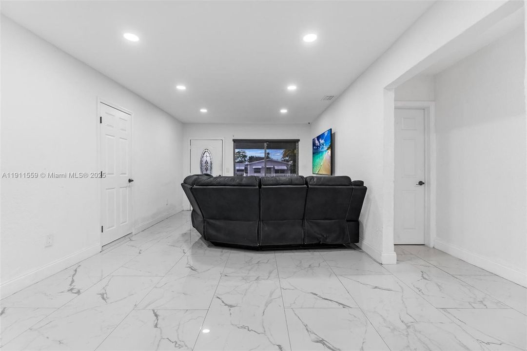 待售: $550,000 (3 贝兹, 2 浴室, 1388 平方英尺)