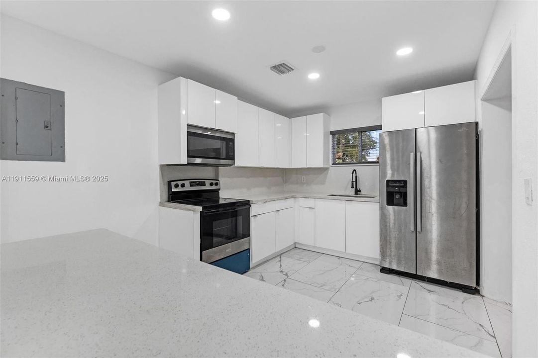 待售: $550,000 (3 贝兹, 2 浴室, 1388 平方英尺)