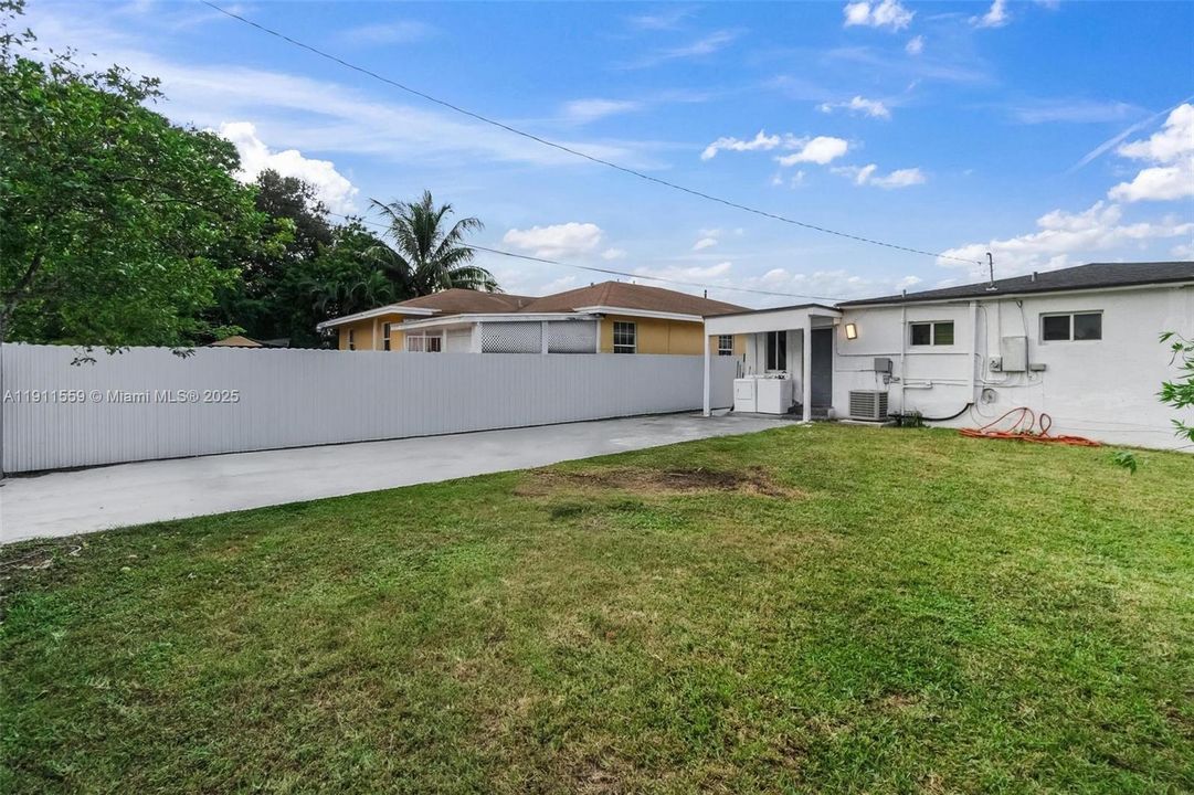 待售: $550,000 (3 贝兹, 2 浴室, 1388 平方英尺)