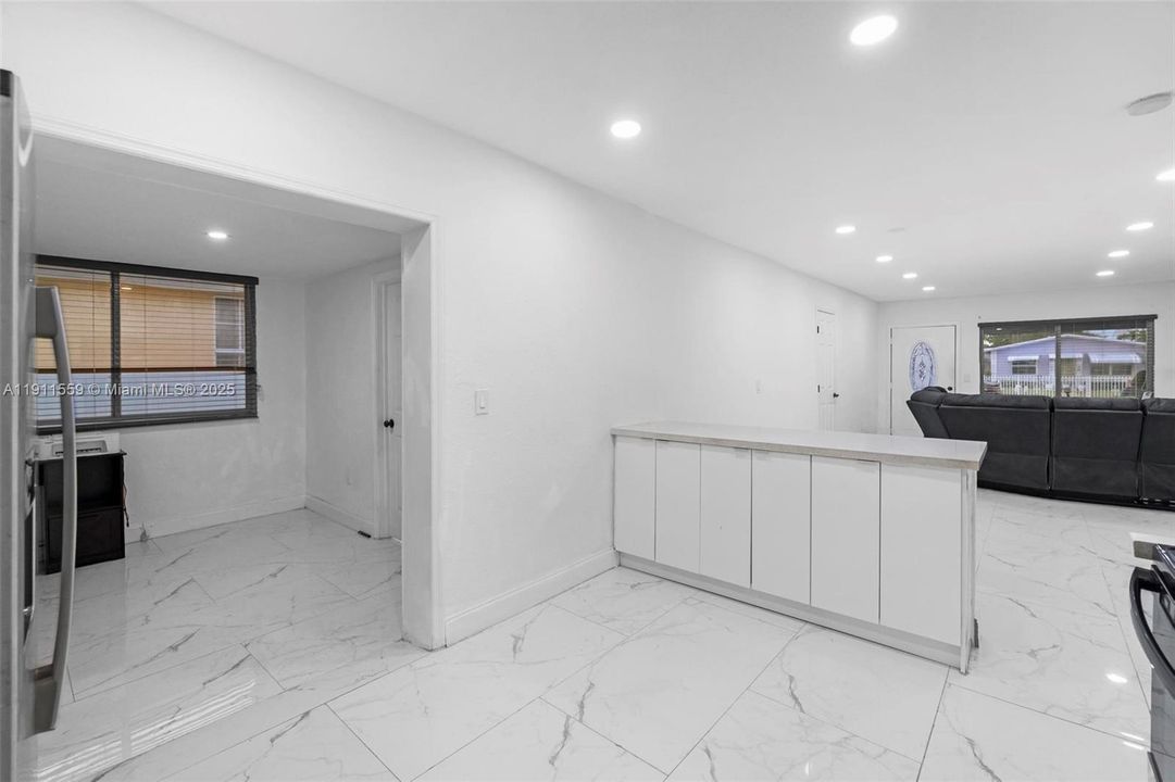 待售: $550,000 (3 贝兹, 2 浴室, 1388 平方英尺)