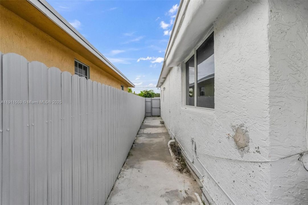 待售: $550,000 (3 贝兹, 2 浴室, 1388 平方英尺)