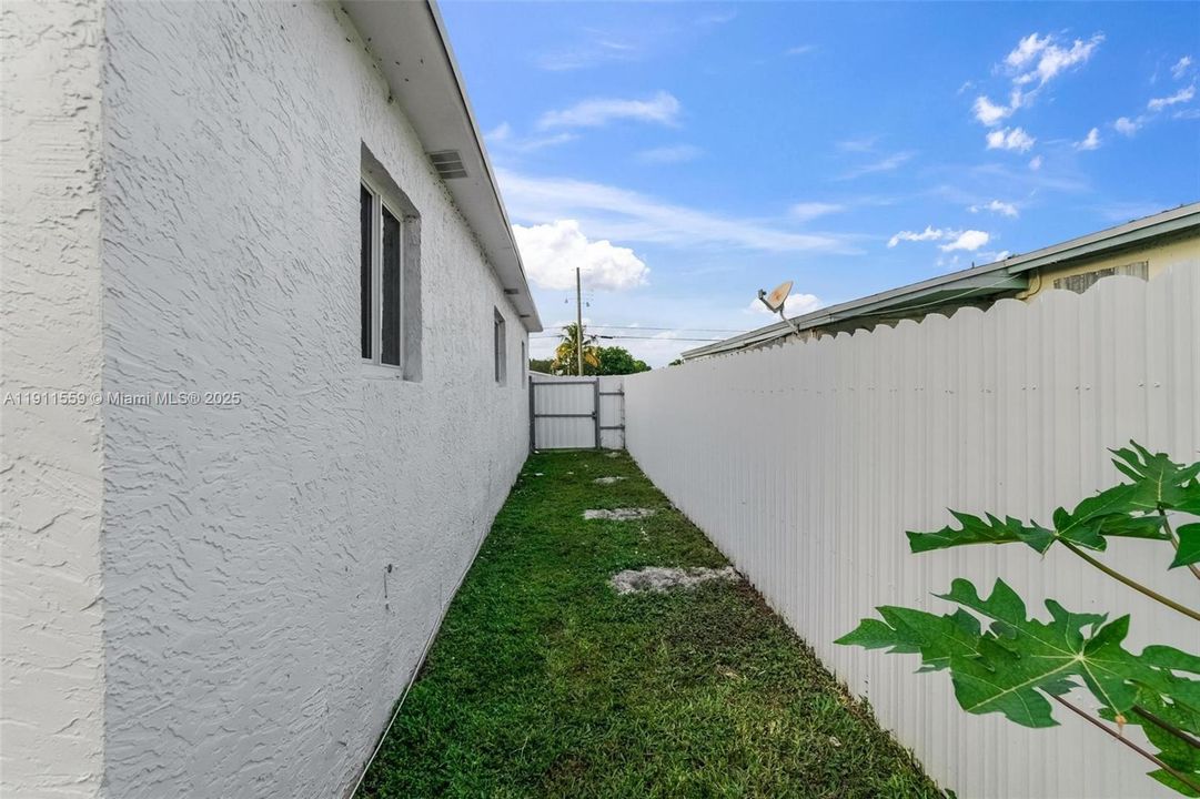 待售: $550,000 (3 贝兹, 2 浴室, 1388 平方英尺)