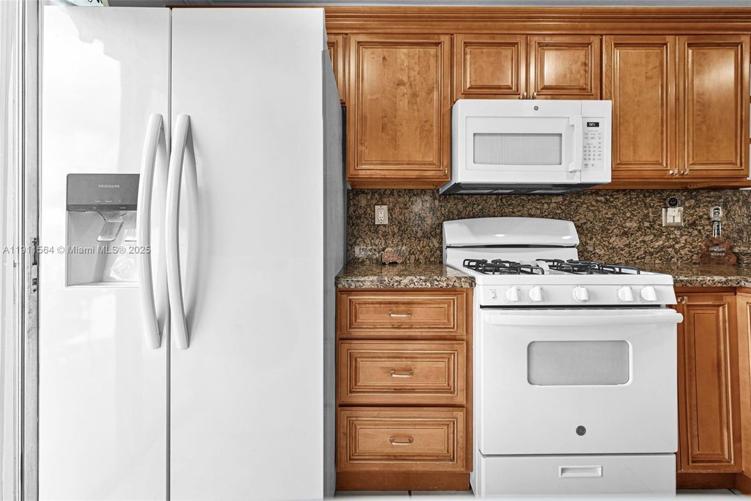 Active With Contract: $325,000 (2 beds, 2 baths, 1385 Square Feet)