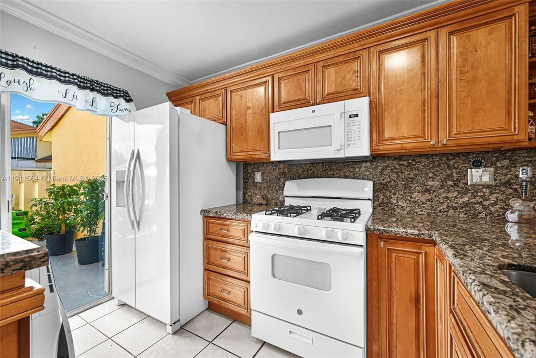 Active With Contract: $325,000 (2 beds, 2 baths, 1385 Square Feet)