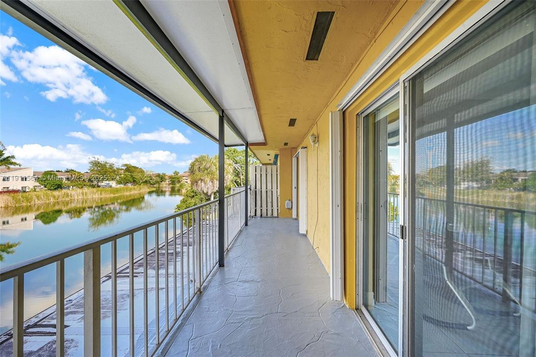 Active With Contract: $325,000 (2 beds, 2 baths, 1385 Square Feet)