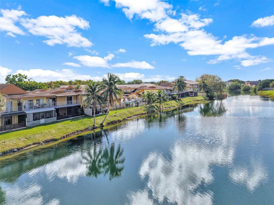 Active With Contract: $325,000 (2 beds, 2 baths, 1385 Square Feet)