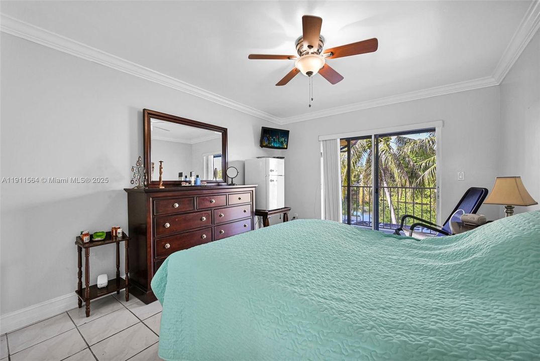 Active With Contract: $325,000 (2 beds, 2 baths, 1385 Square Feet)