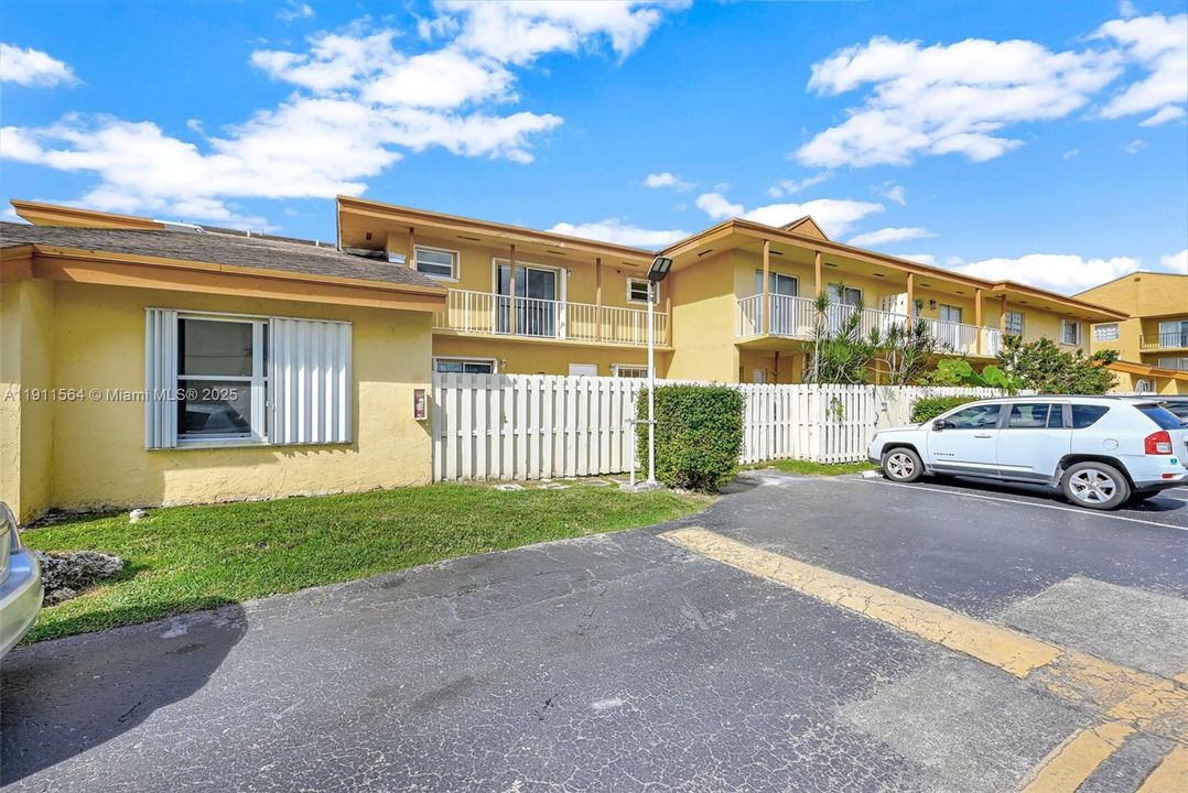 Active With Contract: $325,000 (2 beds, 2 baths, 1385 Square Feet)