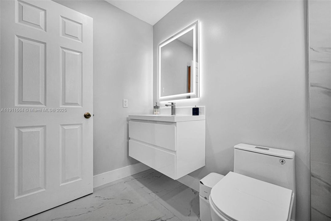 Active With Contract: $325,000 (2 beds, 2 baths, 1385 Square Feet)