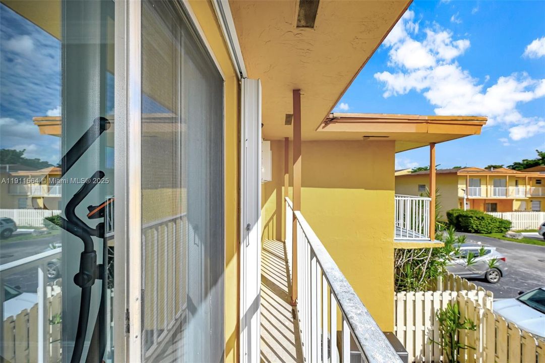 Active With Contract: $325,000 (2 beds, 2 baths, 1385 Square Feet)