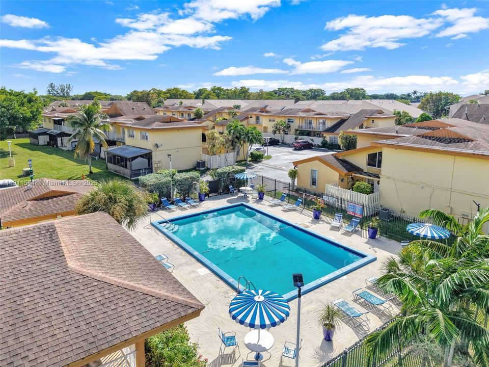 Active With Contract: $325,000 (2 beds, 2 baths, 1385 Square Feet)