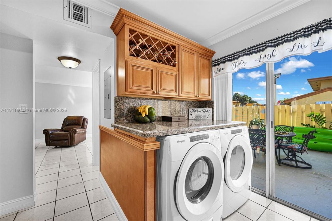 Active With Contract: $325,000 (2 beds, 2 baths, 1385 Square Feet)