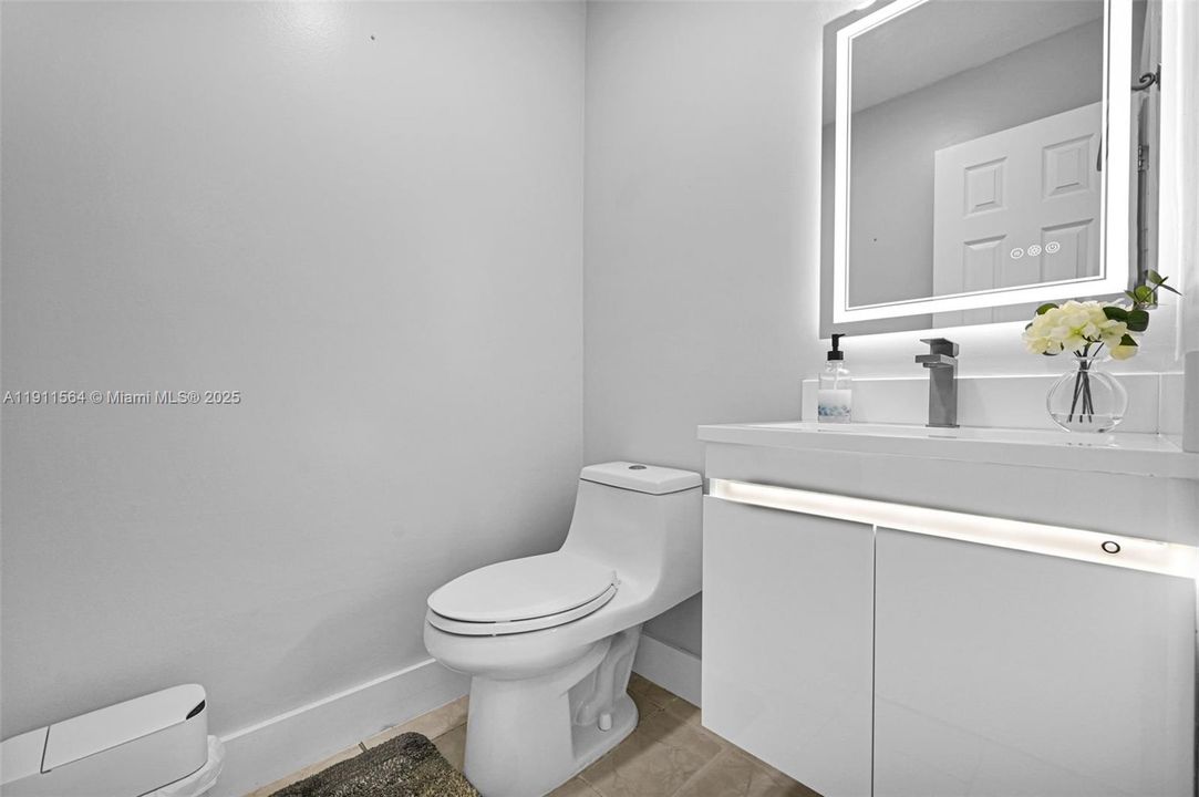 Active With Contract: $325,000 (2 beds, 2 baths, 1385 Square Feet)