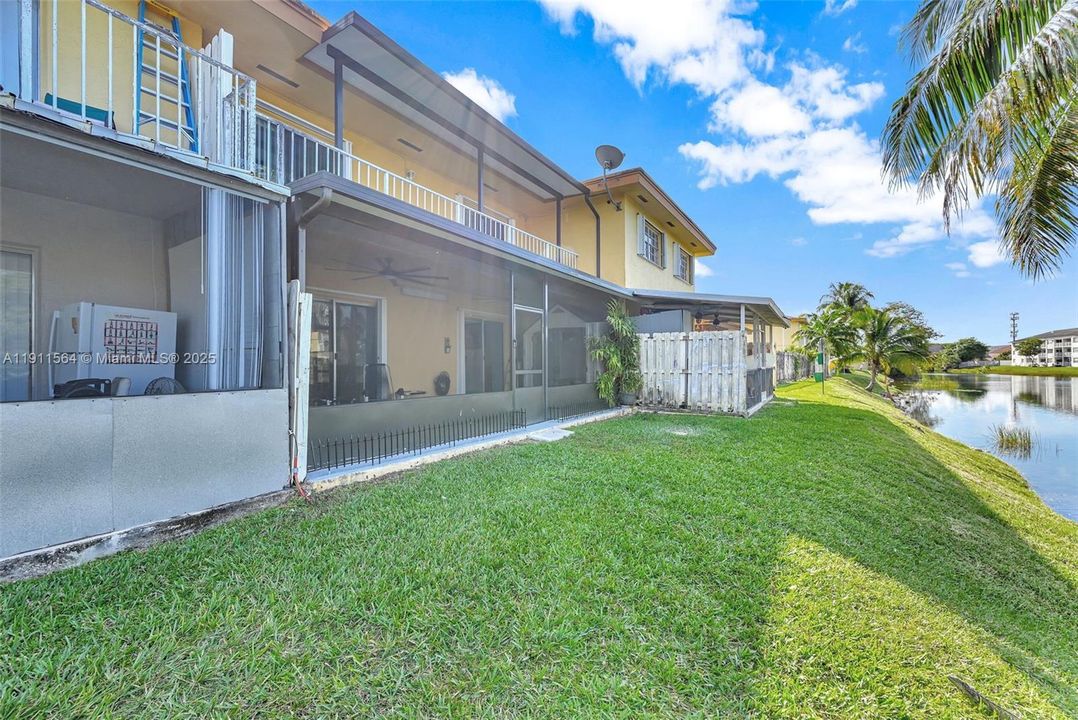 Active With Contract: $325,000 (2 beds, 2 baths, 1385 Square Feet)