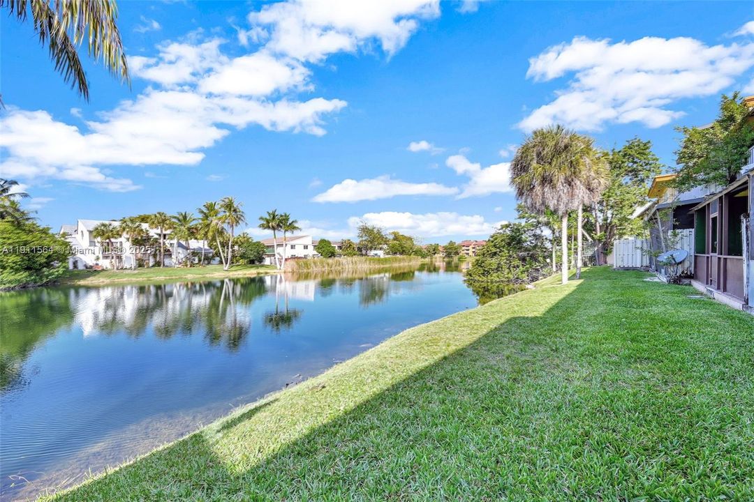 Active With Contract: $325,000 (2 beds, 2 baths, 1385 Square Feet)