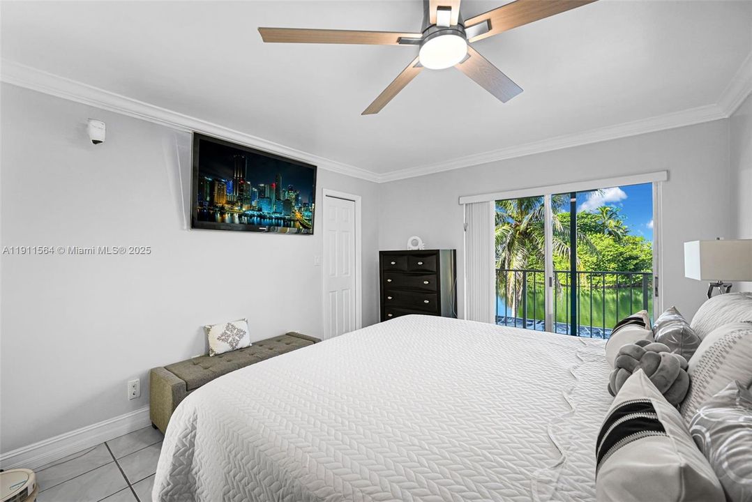 Active With Contract: $325,000 (2 beds, 2 baths, 1385 Square Feet)