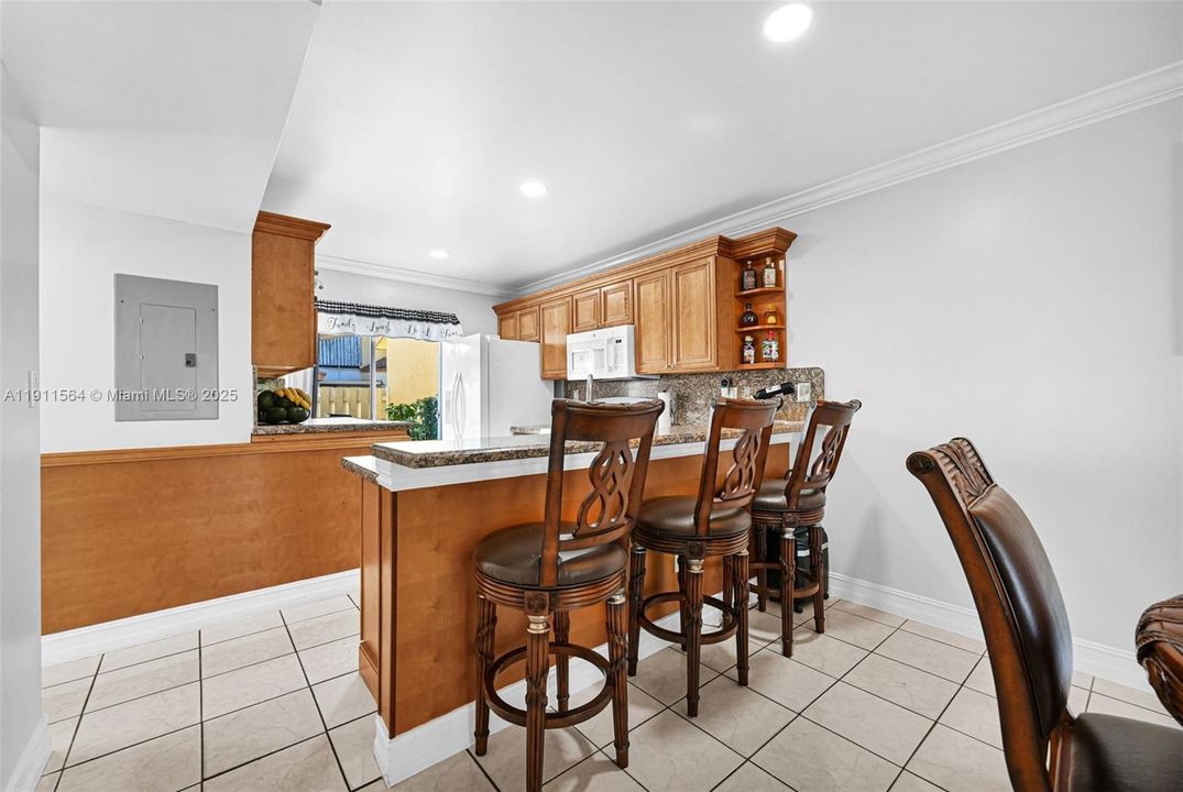 Active With Contract: $325,000 (2 beds, 2 baths, 1385 Square Feet)