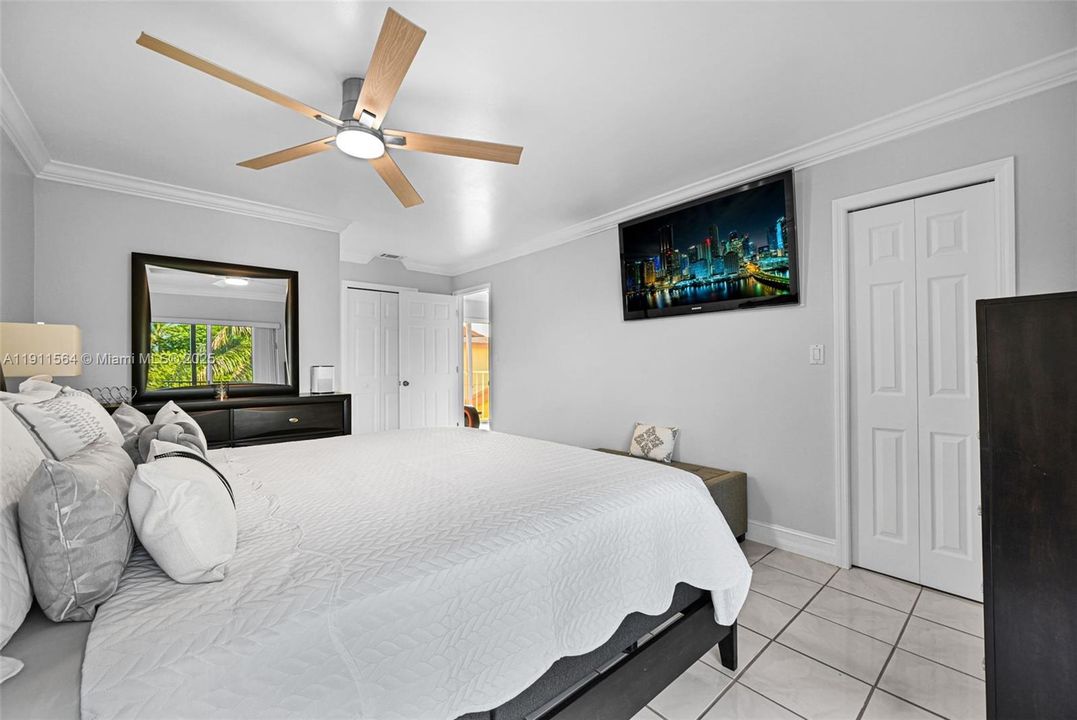 Active With Contract: $325,000 (2 beds, 2 baths, 1385 Square Feet)