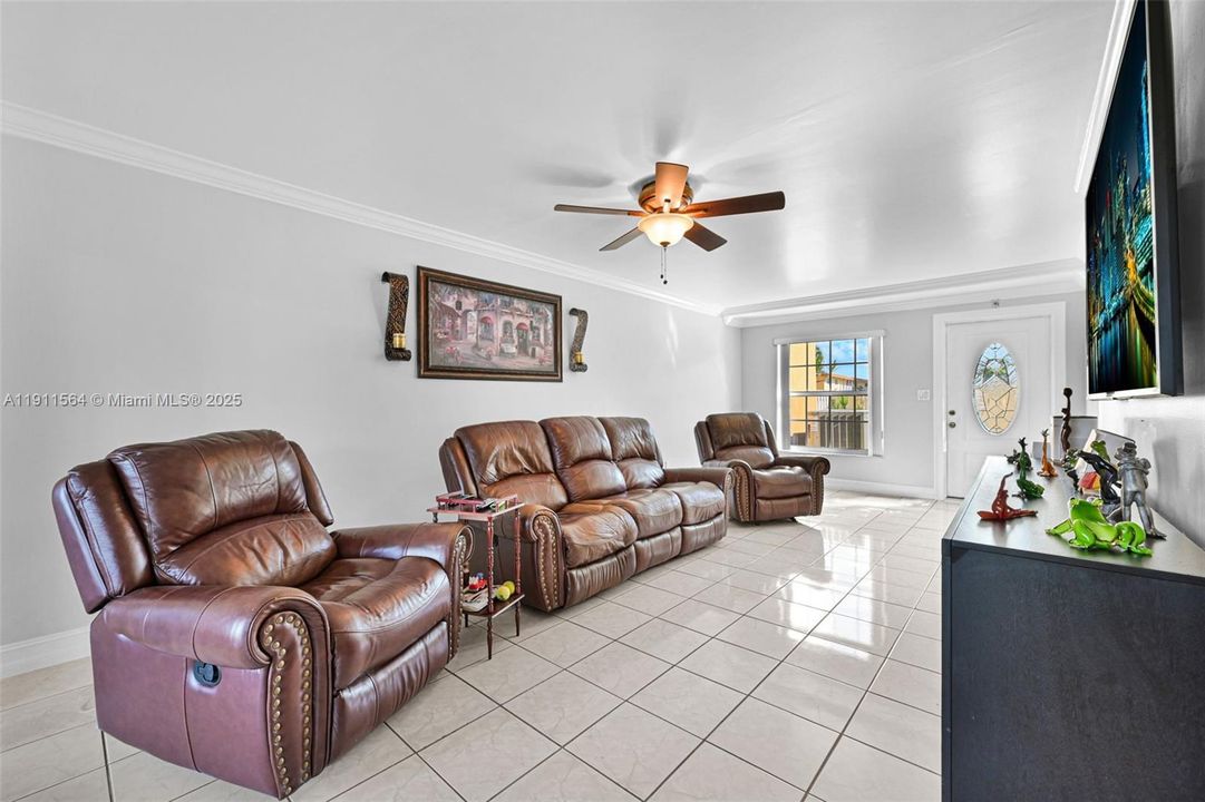 Active With Contract: $325,000 (2 beds, 2 baths, 1385 Square Feet)