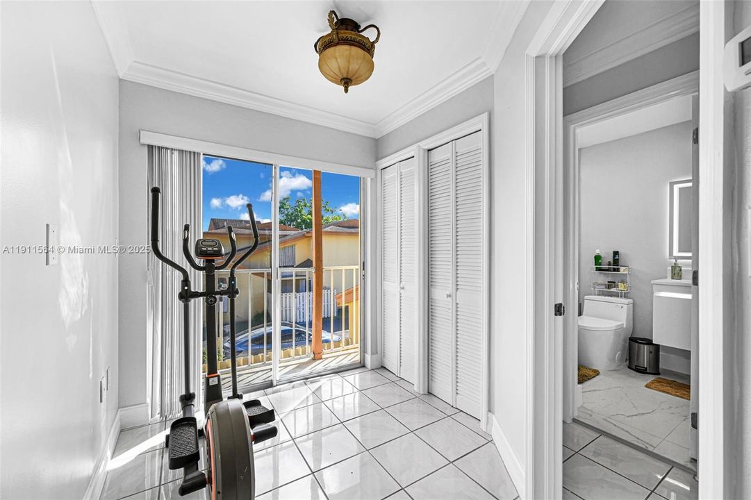 Active With Contract: $325,000 (2 beds, 2 baths, 1385 Square Feet)