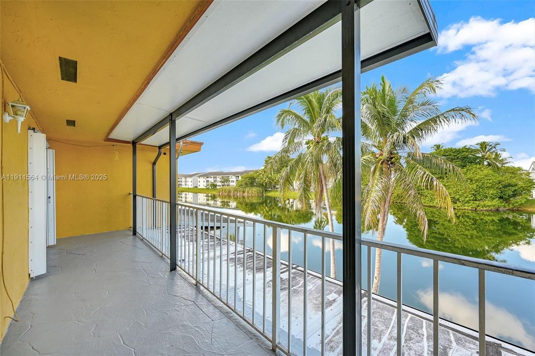 Active With Contract: $325,000 (2 beds, 2 baths, 1385 Square Feet)