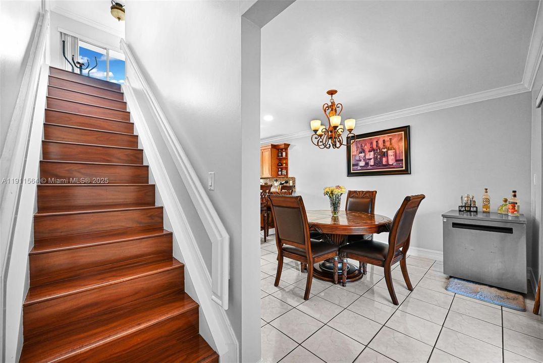 Active With Contract: $325,000 (2 beds, 2 baths, 1385 Square Feet)