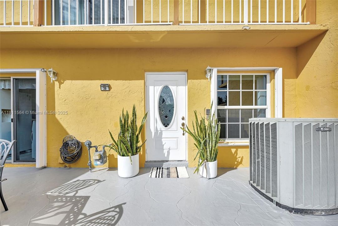 Active With Contract: $325,000 (2 beds, 2 baths, 1385 Square Feet)