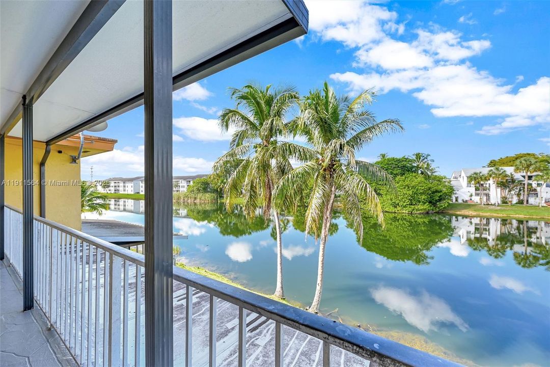 Active With Contract: $325,000 (2 beds, 2 baths, 1385 Square Feet)