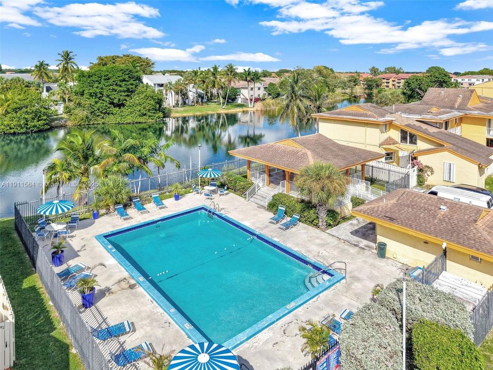 Active With Contract: $325,000 (2 beds, 2 baths, 1385 Square Feet)